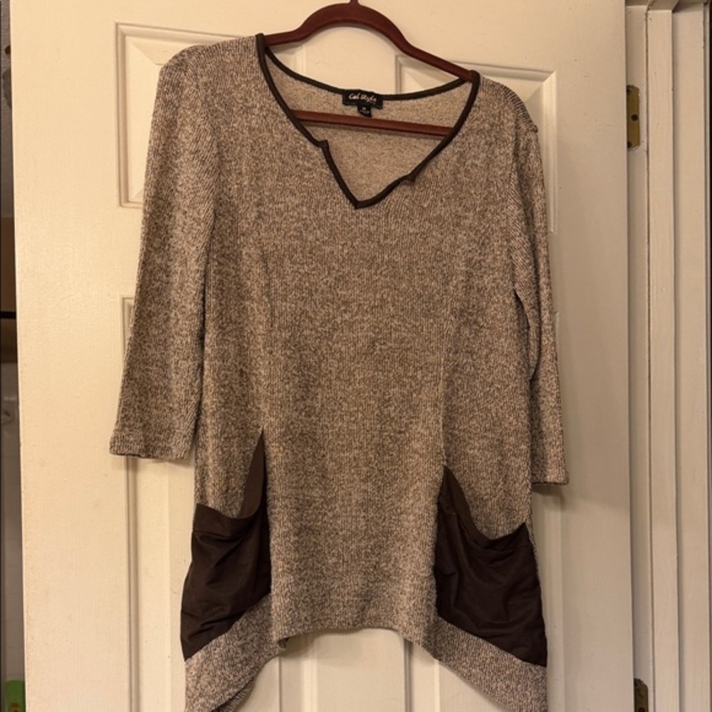 Cal Style Beige Knit Top with Brown Trim